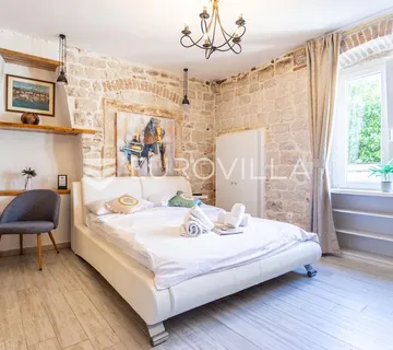 Trogir, tri studio apartmana u centru grada