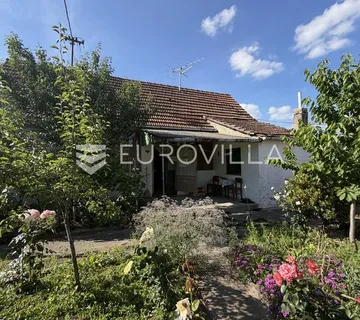 Đakovo, Centar, kuća 80 m² na odličnoj lokaciji