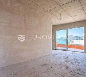 Okrug Gornji, dvosoban stan s krovnom terasom - Okrug Gornji, Okrug