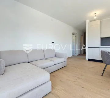Istra, Pula, dvosoban stan s vrtom i bazenom, novogradnja