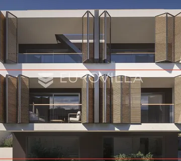 Vodice, moderan dvoetažni stan s vrtom u ekskluzivnoj novogradnji