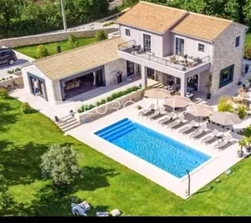 Istra, Karojba, samostojeća istarska kuća s idejnim projektom