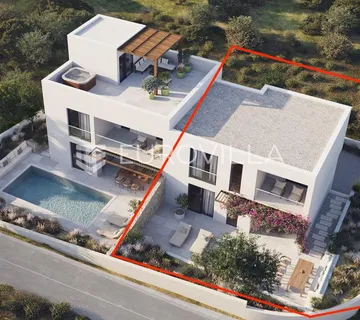 Vodice, novogradnja, moderan trosoban stan na dvije etaže s vrtom