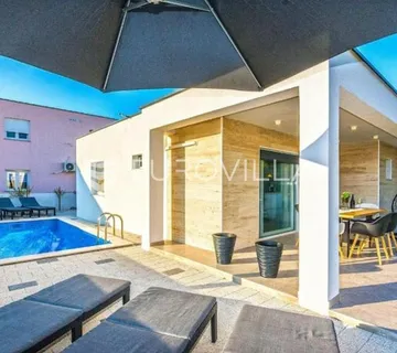 Zadar, Vir, moderna villa s bazenom, 400 m do mora - cover