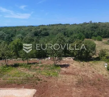 Istra, Brtonigla, Građevinsko zemljište 810 m², idealno za luksuznu vilu s bazenom