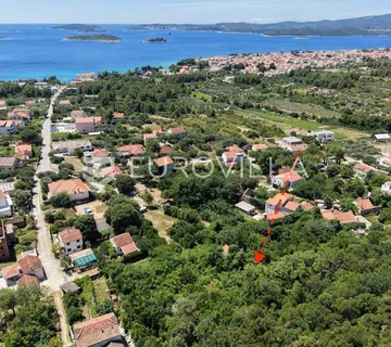 Pelješac, Orebić, građevinsko zemljište s tri kamene kuće - Stanković, Orebić
