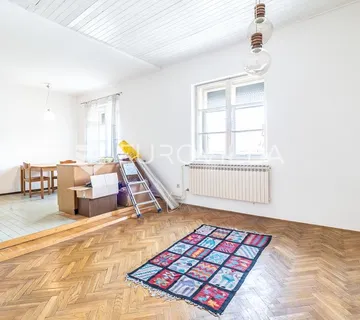 Zagreb, Centar, prostran trosoban građanski stan površine 81 m² na izvrsnoj lokaciji