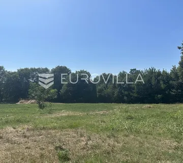Istra, Medulin velika građevinska parcela 6700 m2 u blizini svih sadržaja