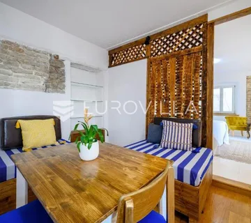 Šibenik, stara gradska jezgra, renoviran stan sa 3 stambene jedinice