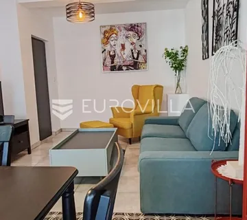 Rab, Supetarska Draga, trosoban stan 85 m² s okućnicom od 39 m²