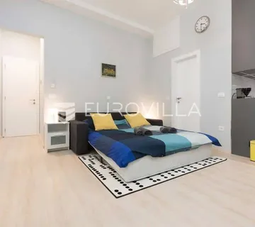 Zagreb, CENTAR, studio apartman 28 m² s dvorište, na korištenje
