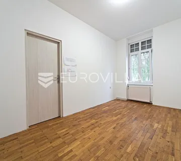 Osijek, Gornji grad, potuno renovirani dvoetažni stan površine 70 m²