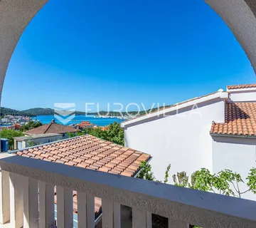 Rogoznica, apartmanska kuća s pogledom na more - cover