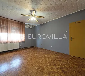 Osijek, Jug 2, trosoban stan na 2. katu, 49.8 m², obnovljena fasada