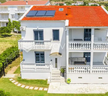 Zadar, Pag, kuća s apartmanima i pogledom na more - cover