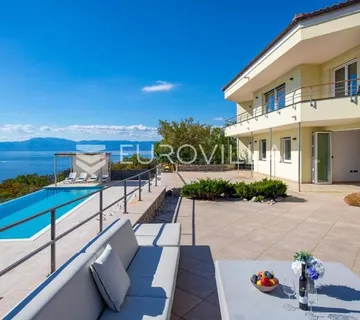 Kraljevica, rijetka prilika, vrhunska vila 453 m², prvi red do mora, bazen - cover