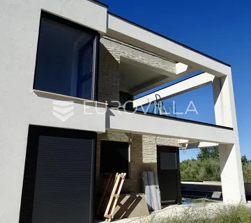 Krk, Malinska, NOVOGRADNJA sa dva odvojena stana po 130 m², okućnicom od 300 m² - cover