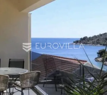 Sevid, moderna dvojna kuća 280 m² s četiri stambene jedinice, 30 m od mora - Sevid, Marina