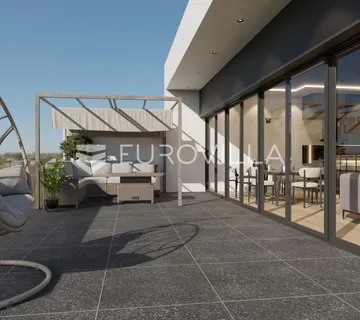 Varaždin, Centar, obiteljski penthouse u novogradnji, površine 142,90 m²