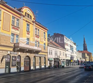 Osijek, Centar, ulični poslovni prostor 905 m2, potencijal za razne djelatnosti