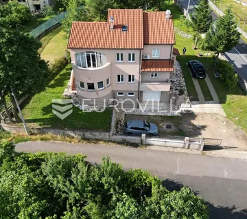 Viškovo, Marčelji, prostrana obiteljska kuća s dva stana 300 m² i velikom okućnicom 1137 m² - Marčelji, Viškovo