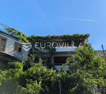 Gornja Podstrana, legalizirana kuća u bloku ukupne bruto površine 331 m² - Podstrana - Miljevac, Podstrana