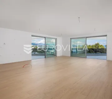 Opatija, centar, atraktivan četverosoban penthouse u novogradnji s pogledom na more NKP 246 m2