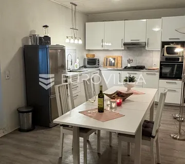 Jastrebarsko, Plešivica, kuća 266 m² s bazenom na mirnoj lokaciji - cover