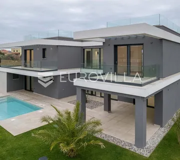 Istra, Pomer, unikatna, moderna villa 20 m od mora 417 m²