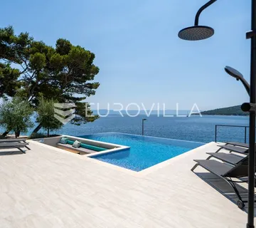 Brač, vila na prekrasnoj poziciji 1. red uz more - cover