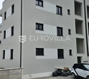 Kaštela Lukšić trosoban stan od 77,74 m² na 1. katu - cover