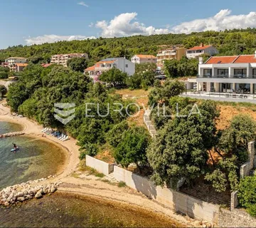 Posedarje, moderna i elegantna vila prvi red uz more