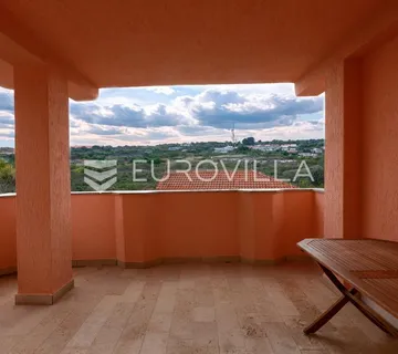 Krk, uređen dvosoban apartman blizu mora, terasa s pogledom - Muraj, Krk