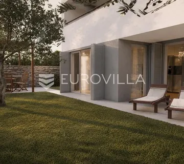 Grad Cres, Centar, luksuzan trosoban stan u prizemlju 126 m², odlična lokacija