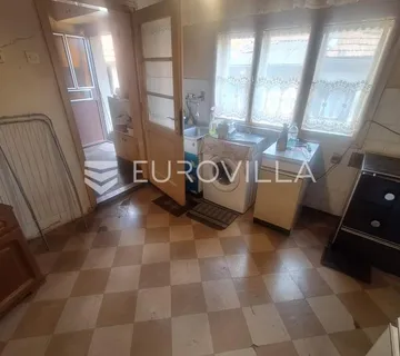 Karlovac, Dubovac, kuća 115 m², odlična lokacija - cover