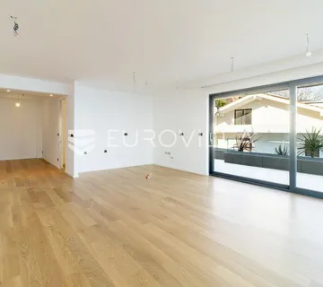 Opatija, peterosoban stan s pogledom na cijeli Kvarner, NKP 200 m2 - cover