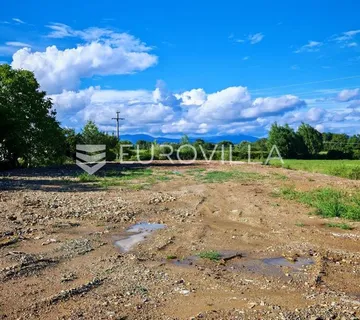Ozalj, građevinsko zemljište 2500 m², poslovne namjene, odlična lokacija