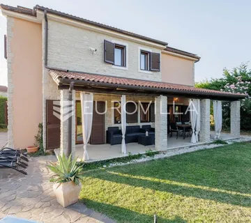 Istra, Štokovci, dugoročni najam kamene vile s bazenom, jacuzzijem i saunom - cover