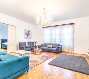 Zagreb, centar, prostran trosoban stan 125 m² s liftom