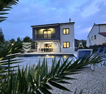 Nova luksuzna vila s bazenom i vrtom u Gostinjcu na otoku Krku - Dobrinj