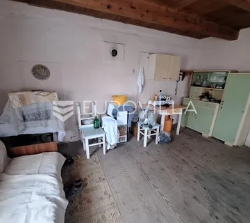 Duga Resa, Dvorjanci, drvena kuća s pomoćnim objektom 100 m², mirna lokacija - Dvorjanci, Duga Resa