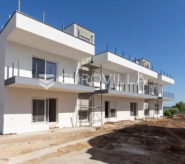 Istra, Zambratija, Dvosoban stan na atraktivnoj lokaciji nadomak mora - Zambratija, Umag