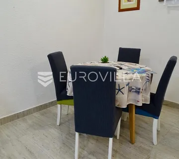 Krk, Malinska, kompletno namješten studio apartman površine 36.27 m², okućnica 77 m² - Milčetići, Malinska-Dubašnica