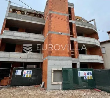 Istra, Ližnjan, jednosoban stan s terasom u blizini mora, novogradnja