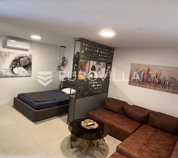 Brač, Sutivan, moderno namješten stan s parkingom, useljivo odmah - cover