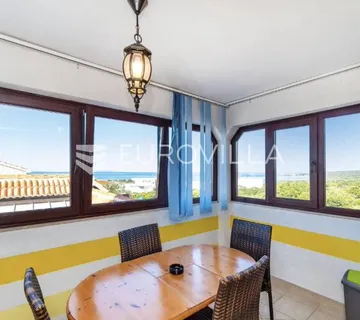 Pag, Novalja, Villa sa 8 uhodanih apartmanskih jedinica i restoranom, pogled na more