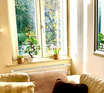 Crikvenica, ZIMSKI NAJAM, trosoban stan, prvi red do mora površine 70 m²