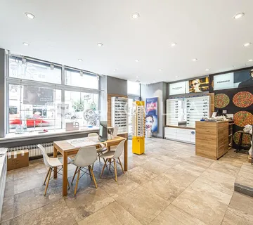 Zagreb, Savska ulica, ulični poslovni prostor lokal 80 m²