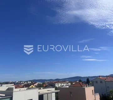 Zadar, Borik, moderan trosoban stan s pogledom na more