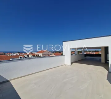 Vir, apartman s krovnom terasom, pogled na more